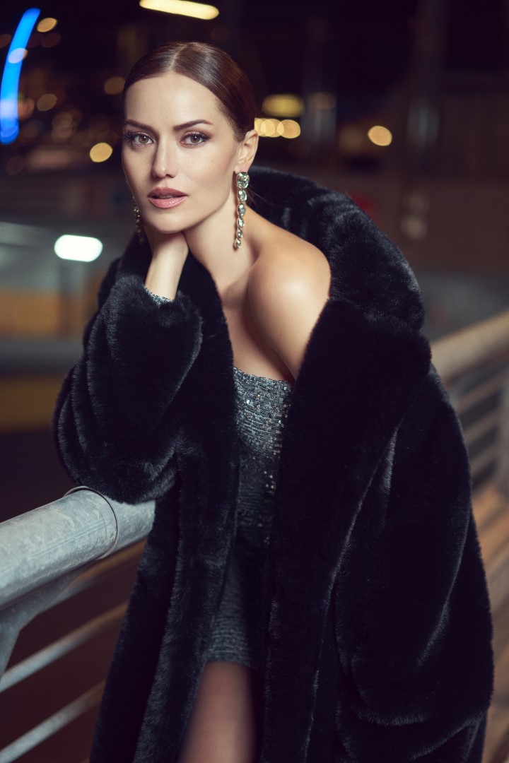 KOTON ve FAHRİYE EVCEN ‘ÇIK ORTAYA’ İLE YENİDEN BİR ARADA Life is Life Mag